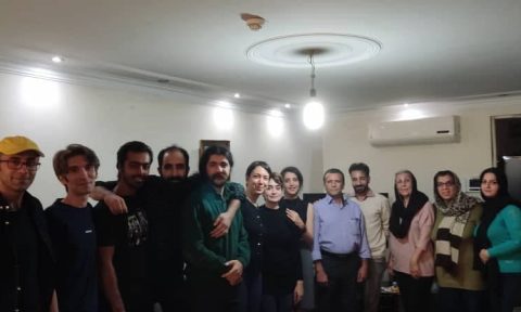 دیدار جمعی از اعضای اتحادیه آزاد کارگران ایران و جمعی از فعالان کارگری و سیاسی با عسل محمدی که قبل از ظهر امروز یکم آذر ماه پس از ۱۶ روز بازداشت آزاد شد.