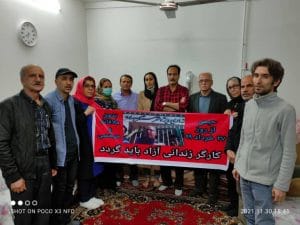 دیدار جمعی از اعضای اتحادیه آزاد کارگران ایران و فعالان کارگری ‌و سیاسی با خانواده شاپور احسانی راد در شهر ساوه