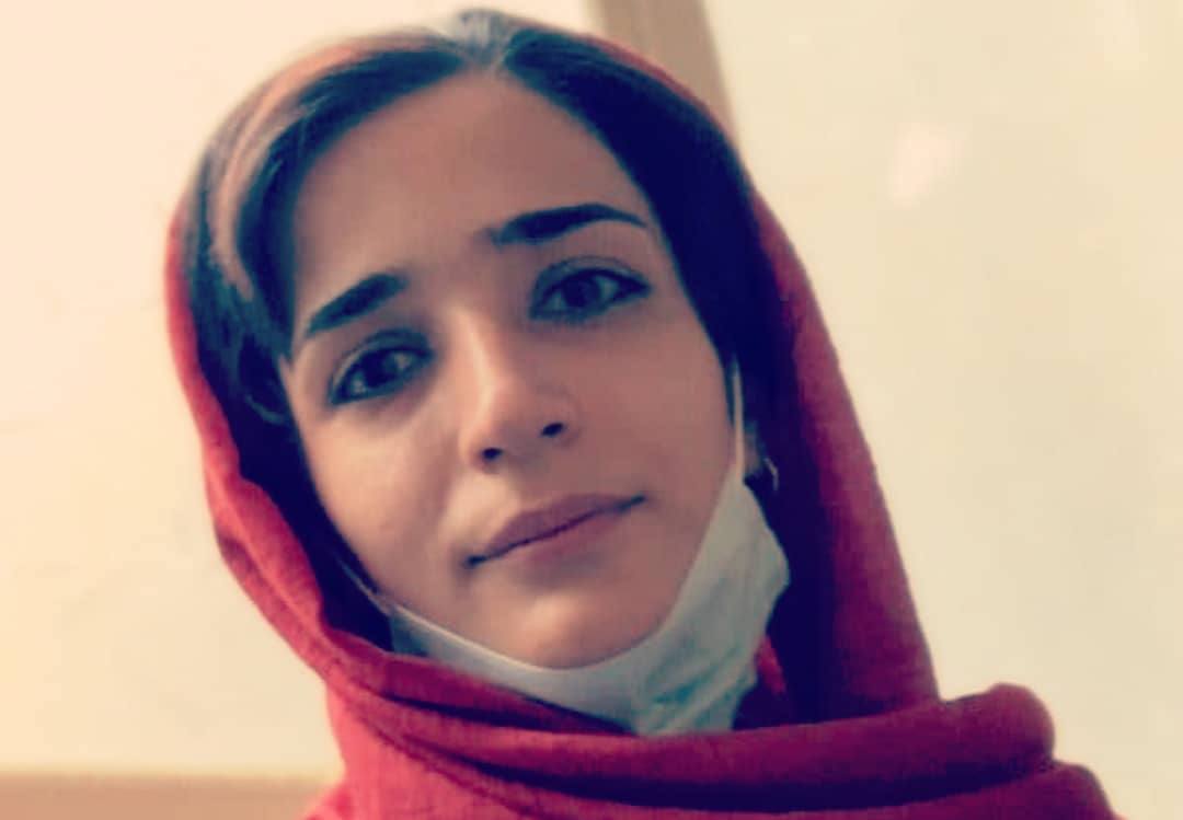 لیلا حسین زاده فعال دانشجویی شب گذشته در شیراز توسط پانزده مامور مسلح بازداشت شد.!