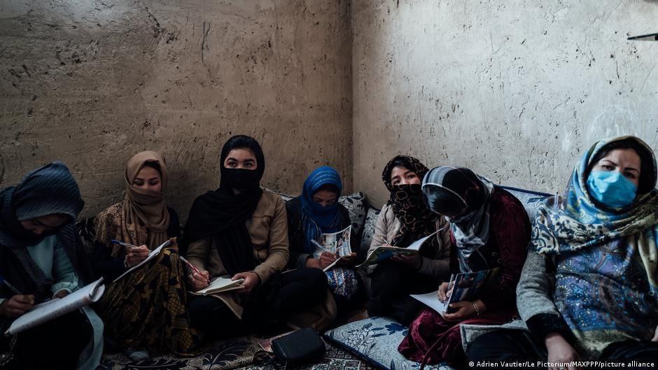 زنان افغان بدون مردان خود حق سفر به مقاصد طولانی را ندارند