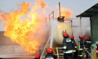 مصدوم بر اثر آتش سوزی در کارخانه نئوپان سازی ایلخچی