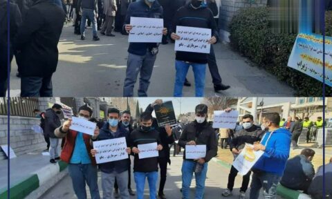 تجمع اعتراضی گروهی از جوانان در اعتراض به سربازی اجباری برابر مجلس که ۵ بهمن ۱۴۰۰ دیروز برگزار شد.