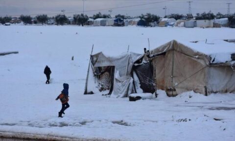 آوارگان سرمازده سوری در اردوگاه‌های شمال سوریه و لبنان