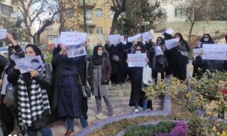 تجمع معلمین خریدخدمات اموزشی درب نهاد ریاست جمهوری تهران