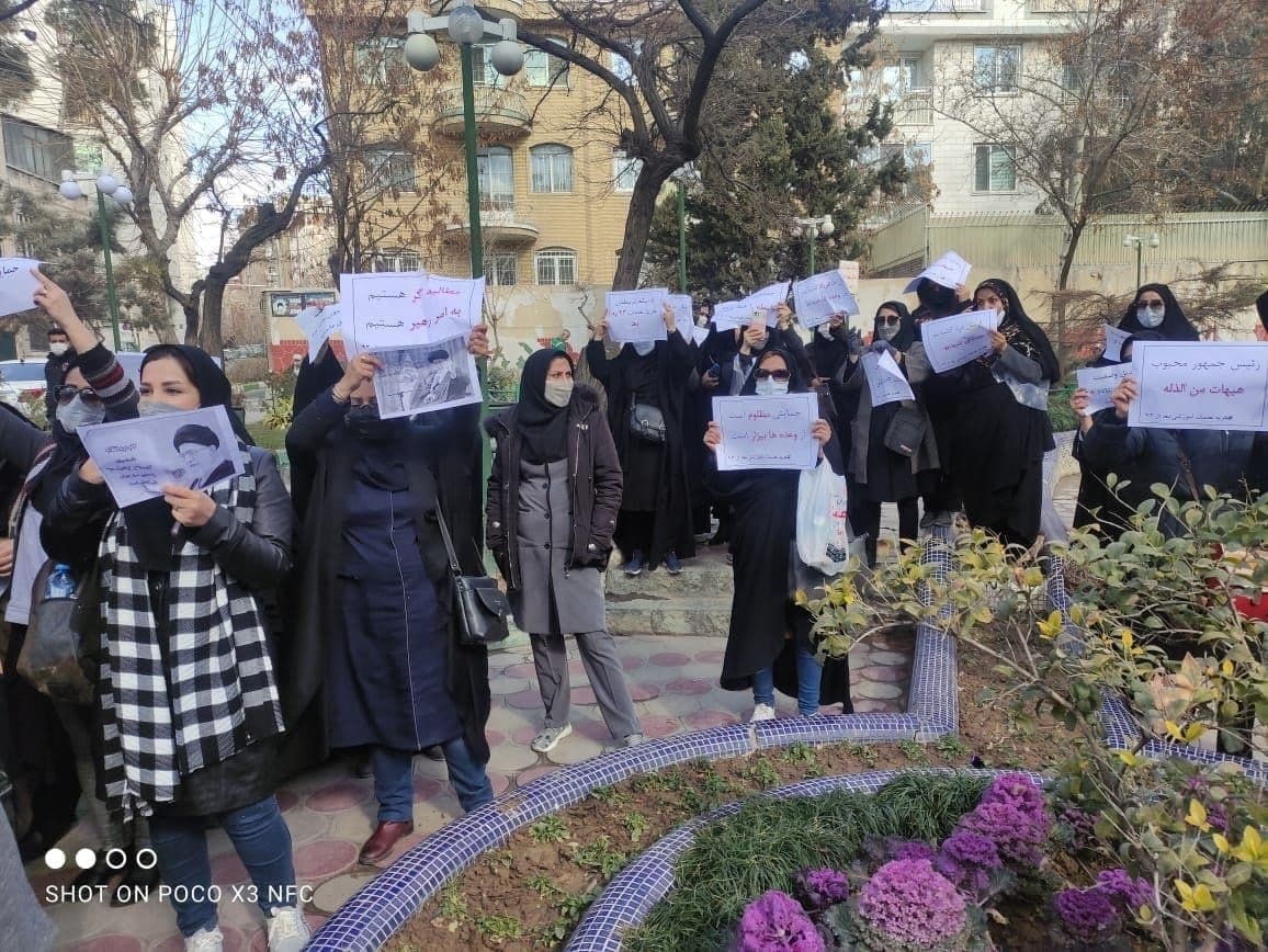 تجمع معلمین خریدخدمات اموزشی درب نهاد ریاست جمهوری تهران