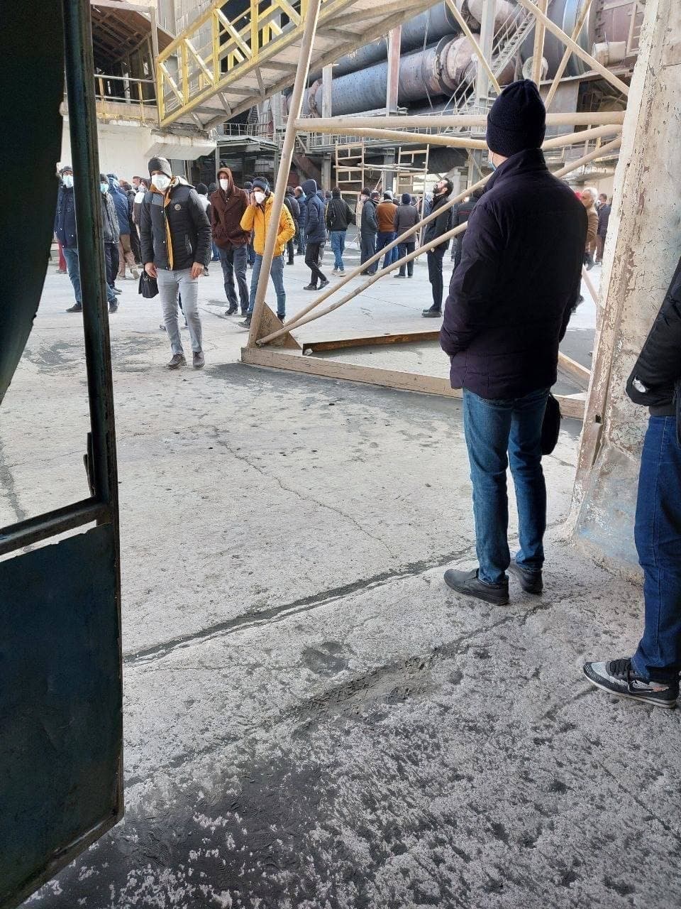 اعتصاب و تجمع کارگران کارخانه «سیمان سپاهان»