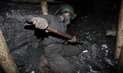 تداوم اعتراض کارگران معدن زغال‌سنگ طزره