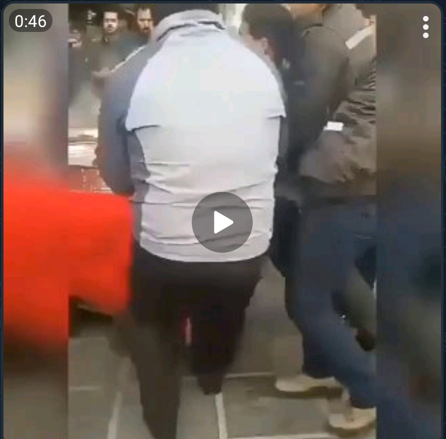 حمله مأموران شهرداری و‌ نیروی انتظامی به بساط یک دستفروش