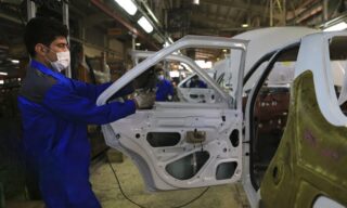 کارگران خودروسازی بروجرد بیش از یک‌سال است که حقوق نگرفته‌اند