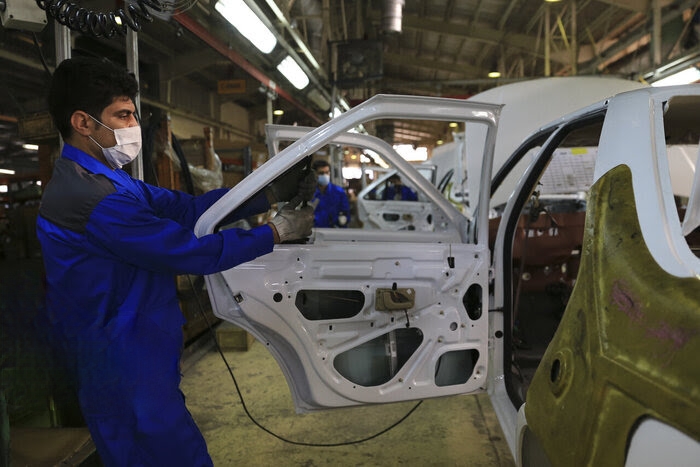 کارگران خودروسازی بروجرد بیش از یک‌سال است که حقوق نگرفته‌اند
