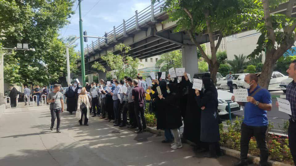 تجمع پرسنل قراردادی وزارت نفت در اعتراض به سطح پایین حقوق