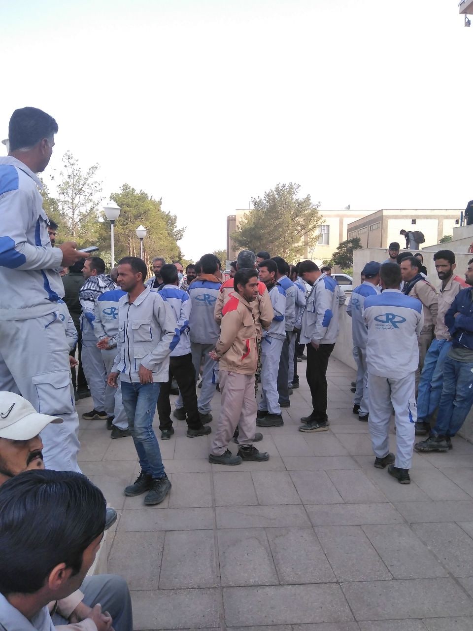 تجمع اعتراضی کارگران راه آهن شرکت رضوان درود ایستگاه سیریز، زرند، جلالآباد، کرمان