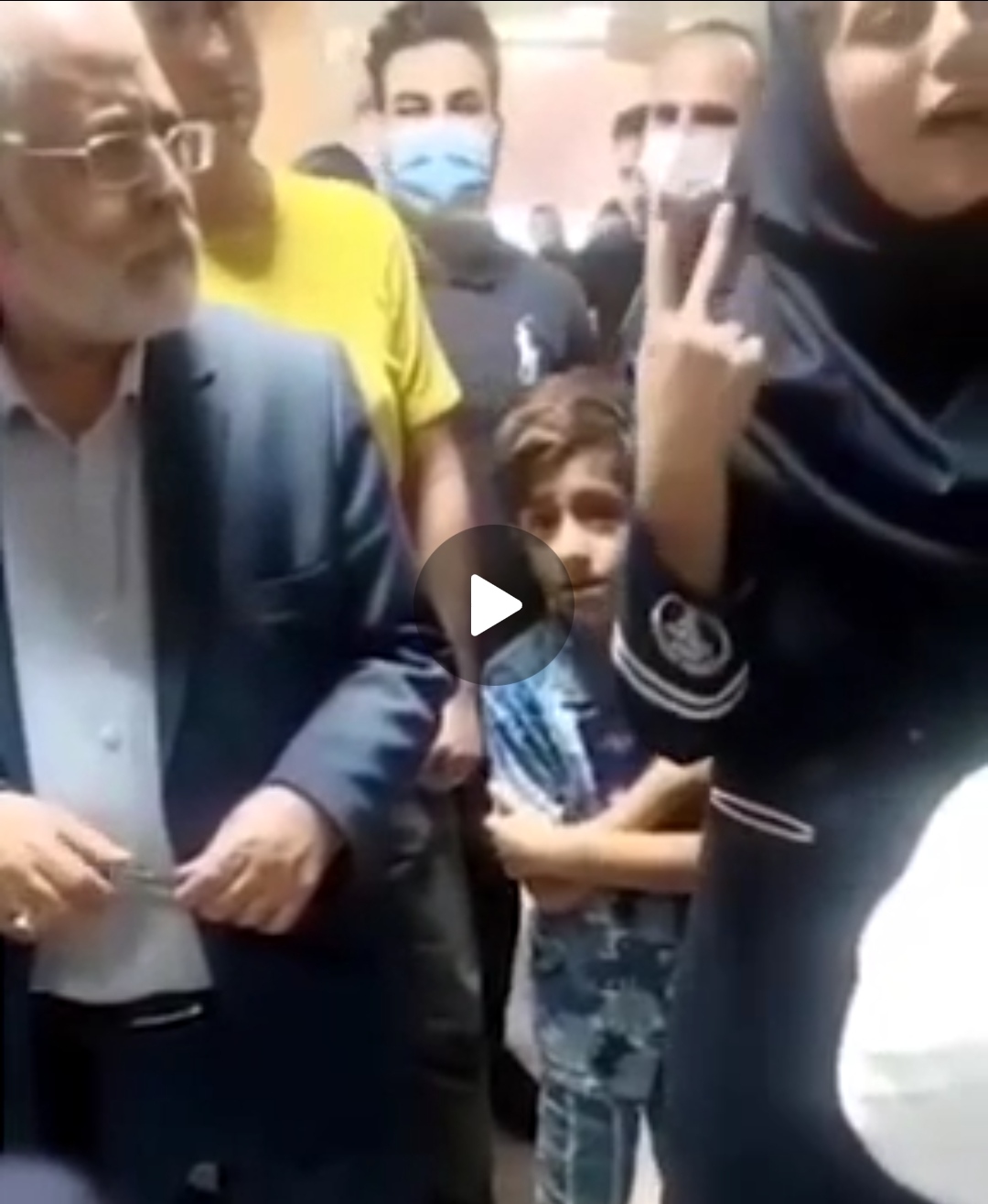 تجمع پرستاران بیمارستان پاستور مشهد در اعتراض به عدم افزایش و عدم پرداخت حقوق