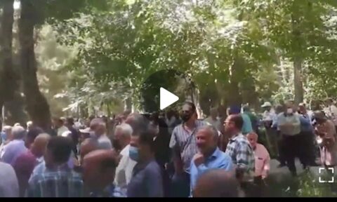 ویدیو دیگری از تجمع بازنشستگان تأمین اجتماعی اصفهان