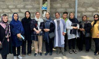 «۷۰ روز انتظار» روایت خدیجه پاک‌ضمیر، همسر محمد حبیبی از تداوم بازداشت فعالان صنفی معلمان