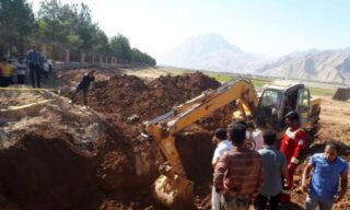گرفتار شدن دو کارگر در عمق ده متری زمین در خرم آباد