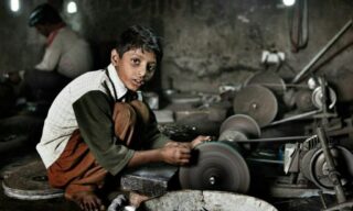 کودکان یک قرن کار عکاس : لوئیس هاین