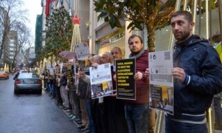 تجمع کارگران برند "زارا" در اعتراض به معوقات حقوقی
