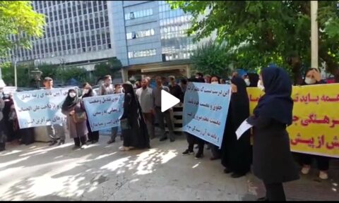 تجمع اعتراضی معلمان طرح مهرآفرین مقابل وزارت آموزش و پرورش