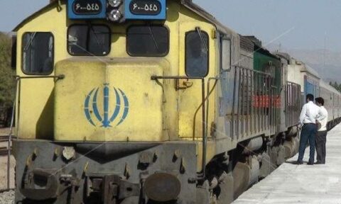 نیمی از قطارهای ایران زمینگیر شده‌اند