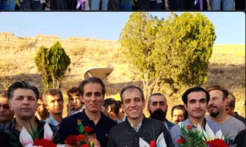 استقبال گرم اعضای انجمن صنفی معلمان کردستان_دیواندره و‌ فعالین‌مدنی، در ورودی شهر دیواندره از آزادی معلمان