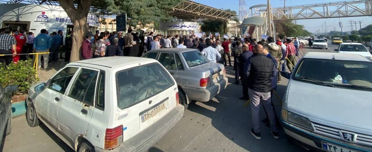 کارکنان رسمی نفت در اهواز دست به تجمع اعتراضی زدند