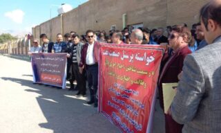 کارکنان رسمی نفت در گچساران دست به تجمع اعتراضی زدند